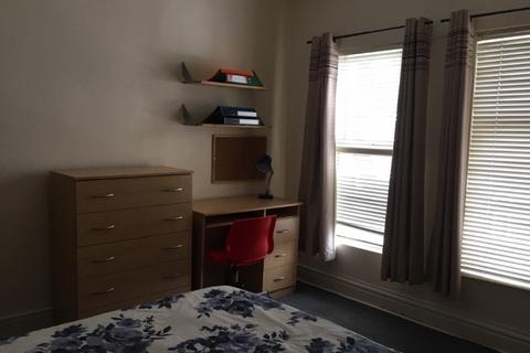5 bedroom terraced house to rent, Tiverton Road, Birmingham B29