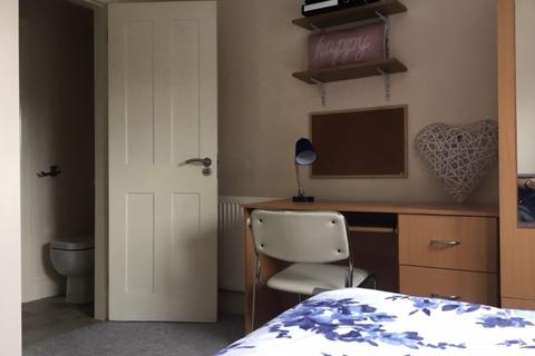 5 bedroom terraced house to rent, Tiverton Road, Birmingham B29