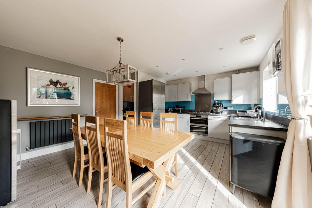 Kitchen/Dining Room (5)