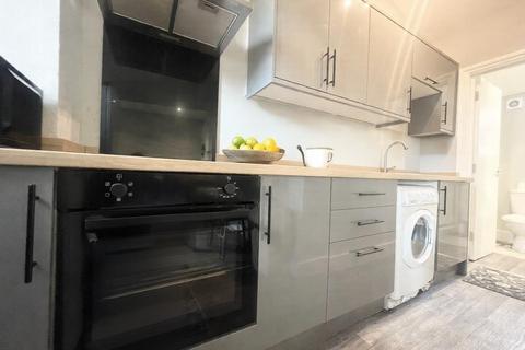 1 bedroom house to rent, Goolden Street, Totterdown