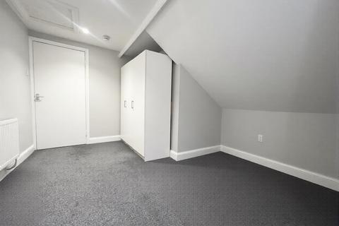 1 bedroom house to rent, Goolden Street, Totterdown