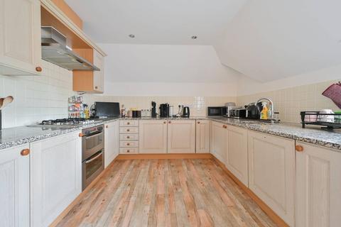 2 bedroom flat for sale, Eastbury Avenue, Northwood, HA6