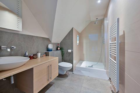 2 bedroom flat for sale, Eastbury Avenue, Northwood, HA6