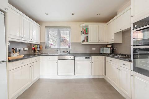 2 bedroom flat for sale, Uxbridge Road, Pinner, HA5