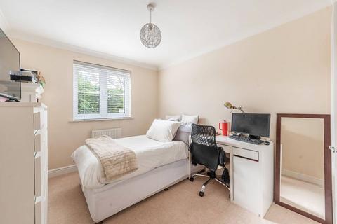 2 bedroom flat for sale, Uxbridge Road, Pinner, HA5