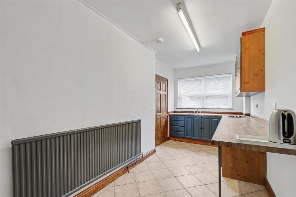Kitchen 2.jpeg