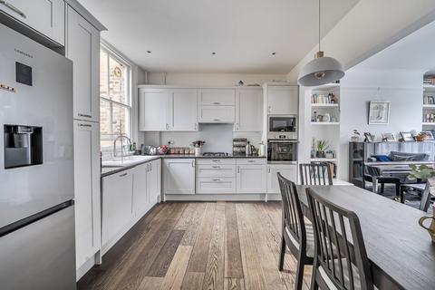 2 bedroom flat for sale, Calverley Grove, London, N19