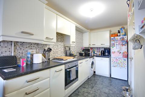 4 bedroom terraced house for sale, Thatcham Avenue, Kingsway, Gloucester, GL2