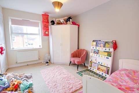 4 bedroom terraced house for sale, Thatcham Avenue, Kingsway, Gloucester, GL2