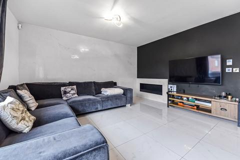 undefined, Rose Crescent, Harlow CM17