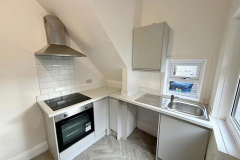 2 bedroom flat to rent, Vine Street, South Shields NE33