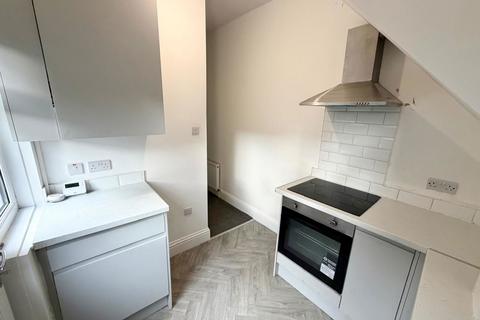 2 bedroom flat to rent, Vine Street, South Shields NE33