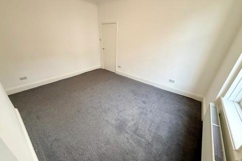 2 bedroom flat to rent, Vine Street, South Shields NE33