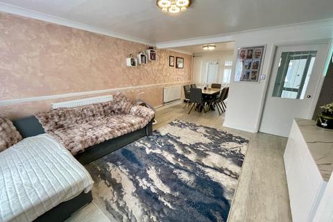 undefined, Bembridge Gardens, Luton, LU3 3SJ