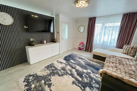 undefined, Bembridge Gardens, Luton, LU3 3SJ