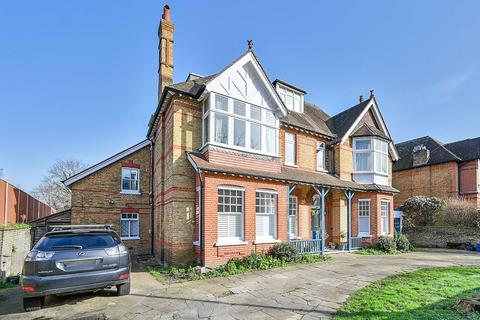 1 bedroom flat to rent, Upper Richmond Road, Barnes, London, SW15