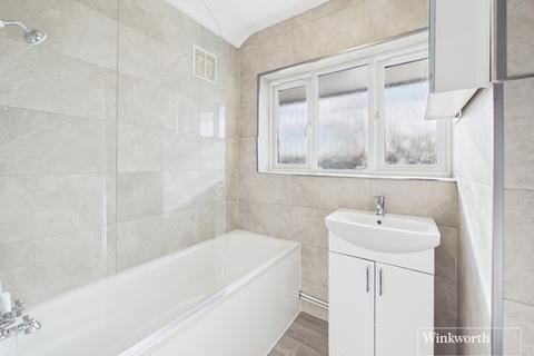3 bedroom semi-detached house to rent, Branksome Way, Harrow HA3