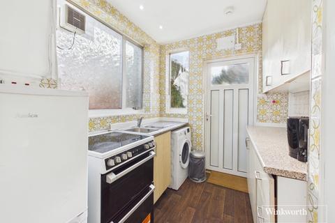 3 bedroom semi-detached house to rent, Branksome Way, Harrow HA3