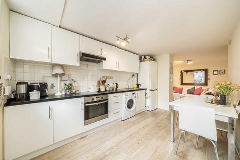 3 bedroom flat to rent, Dartmouth Close, London W11