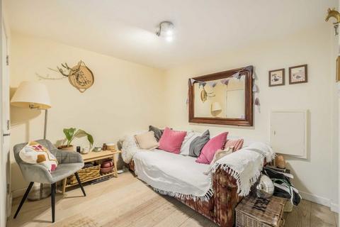 3 bedroom flat to rent, Dartmouth Close, London W11
