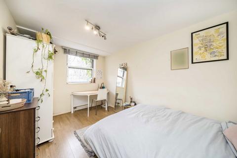 3 bedroom flat to rent, Dartmouth Close, London W11