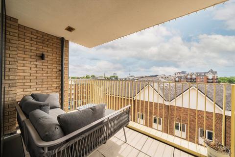 2 bedroom flat for sale, Commerce Road, Brentford TW8