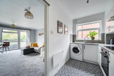 2 bedroom flat for sale, Charterhouse Road, Surrey GU7