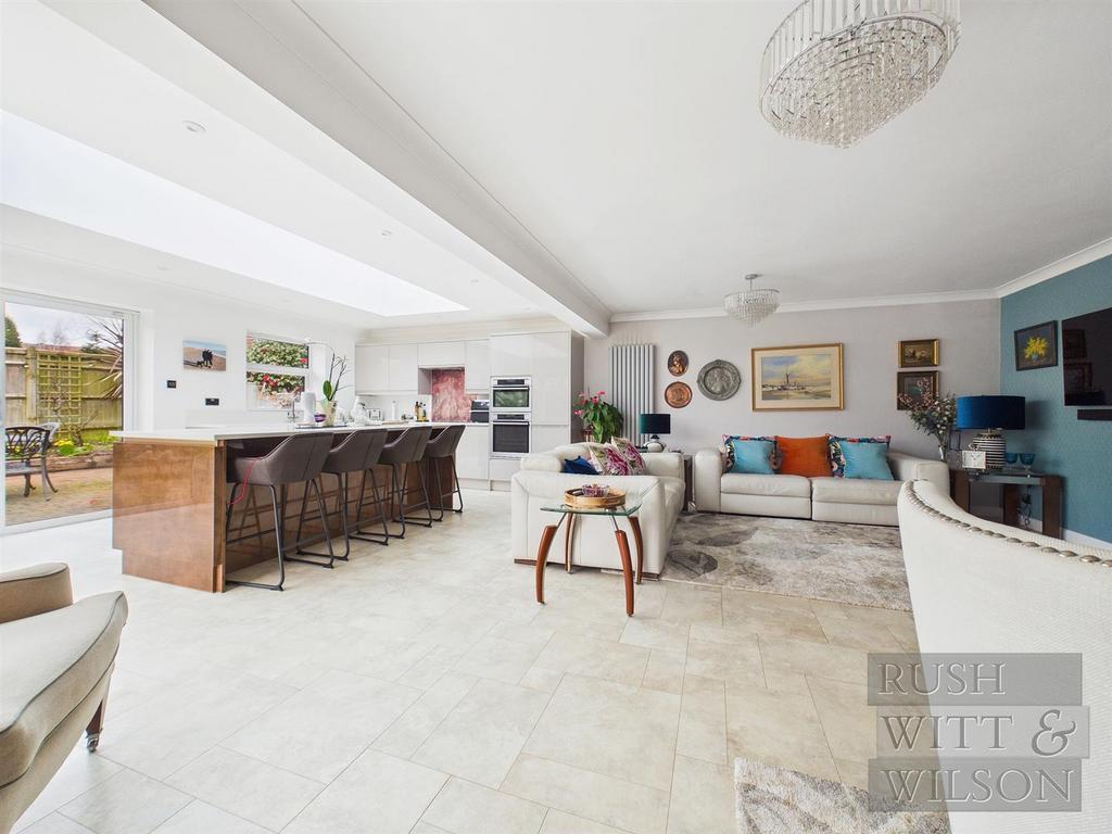 CAM02219 G0-PR0025-STILL012.jpg