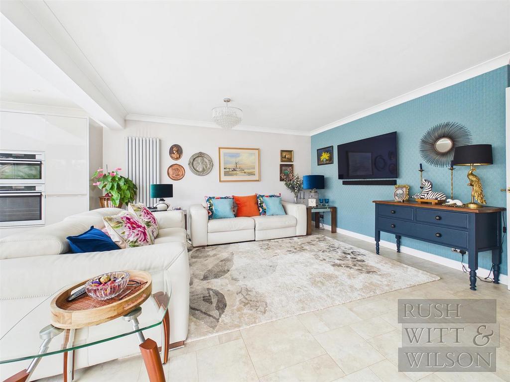 CAM02219 G0-PR0025-STILL013.jpg