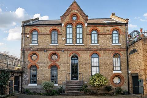2 bedroom flat to rent, Grange Walk Mews, London, SE1