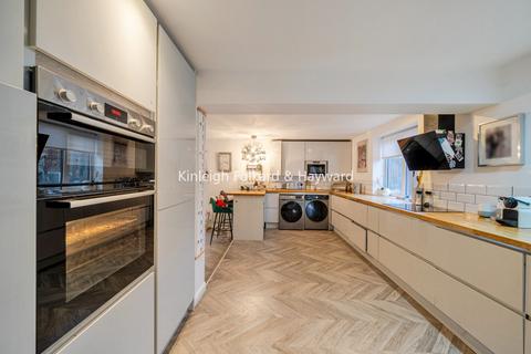 undefined, Darwin Close, New Southgate, London, N11