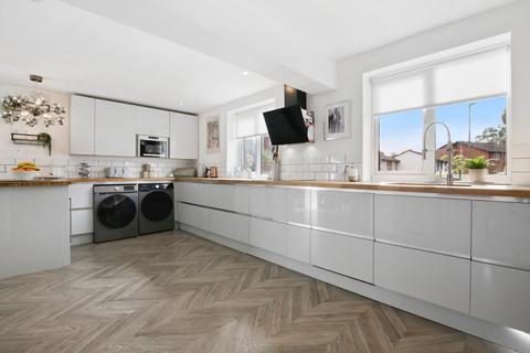 4 bedroom end of terrace house for sale, Darwin Close, London, N11