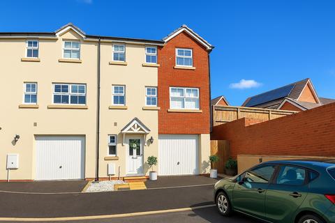 undefined, Heol Ewen, Pontrhydyrun, Cwmbran