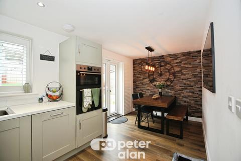 undefined, Heol Ewen, Pontrhydyrun, Cwmbran