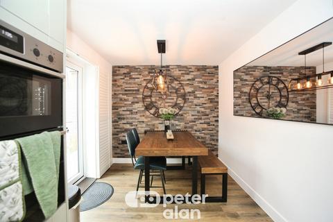 undefined, Heol Ewen, Pontrhydyrun, Cwmbran