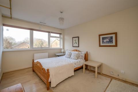 undefined, Breamwater Gardens Richmond TW10