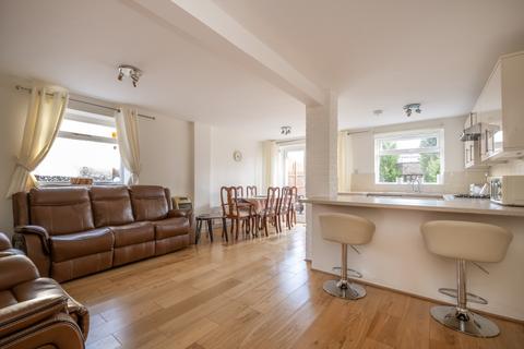 4 bedroom end of terrace house to rent, Breamwater Gardens Richmond TW10