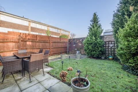 4 bedroom end of terrace house to rent, Breamwater Gardens Richmond TW10