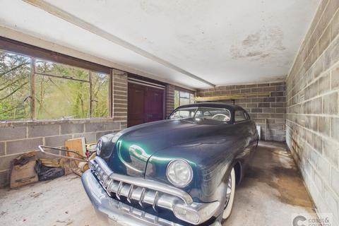 undefined, Garage, Villiers Avenue