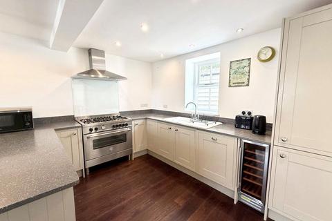 4 bedroom semi-detached house to rent, Knighton, Powys
