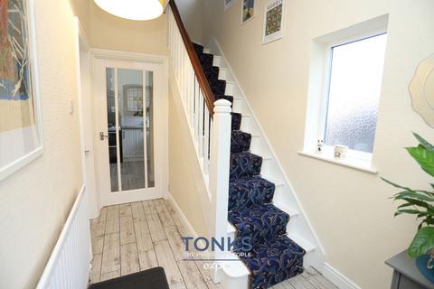3 bedroom semi-detached house for sale, Hillside Avenue, Rowley Regis B65