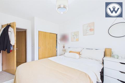 1 bedroom apartment to rent, One Smithfield Square, M4
