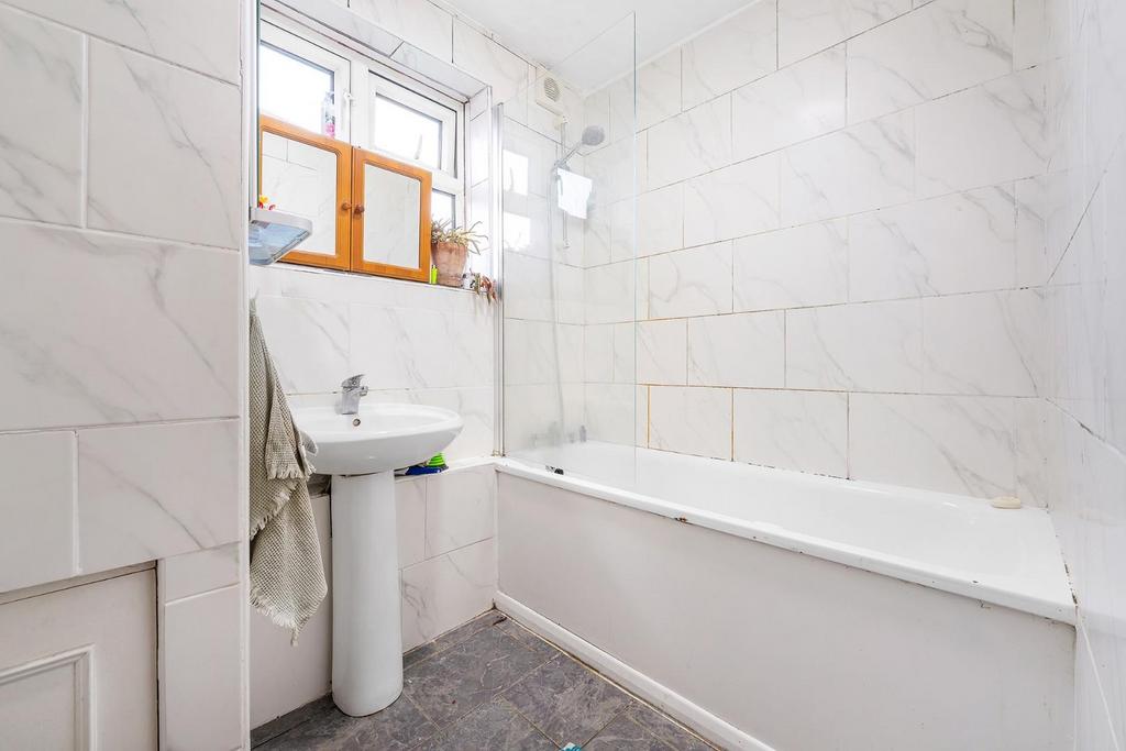 Bathroom.JPG