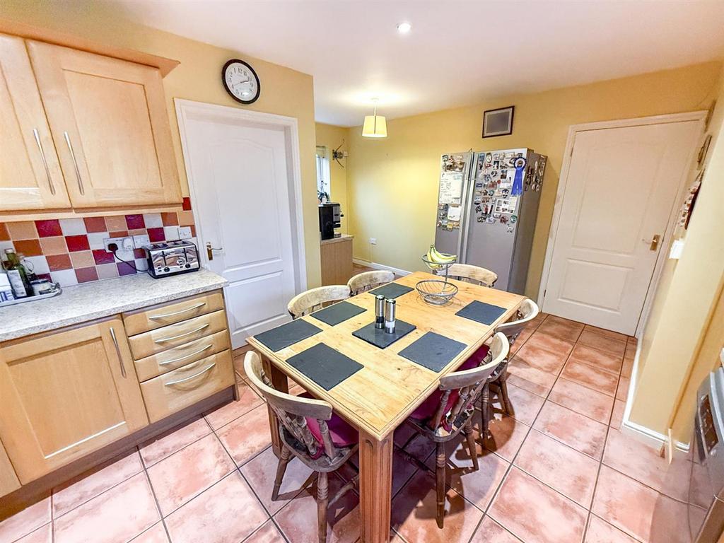 Kitchen/Breakfast Room
