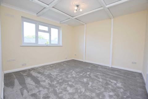 3 bedroom maisonette to rent, Newnham Close, Northolt