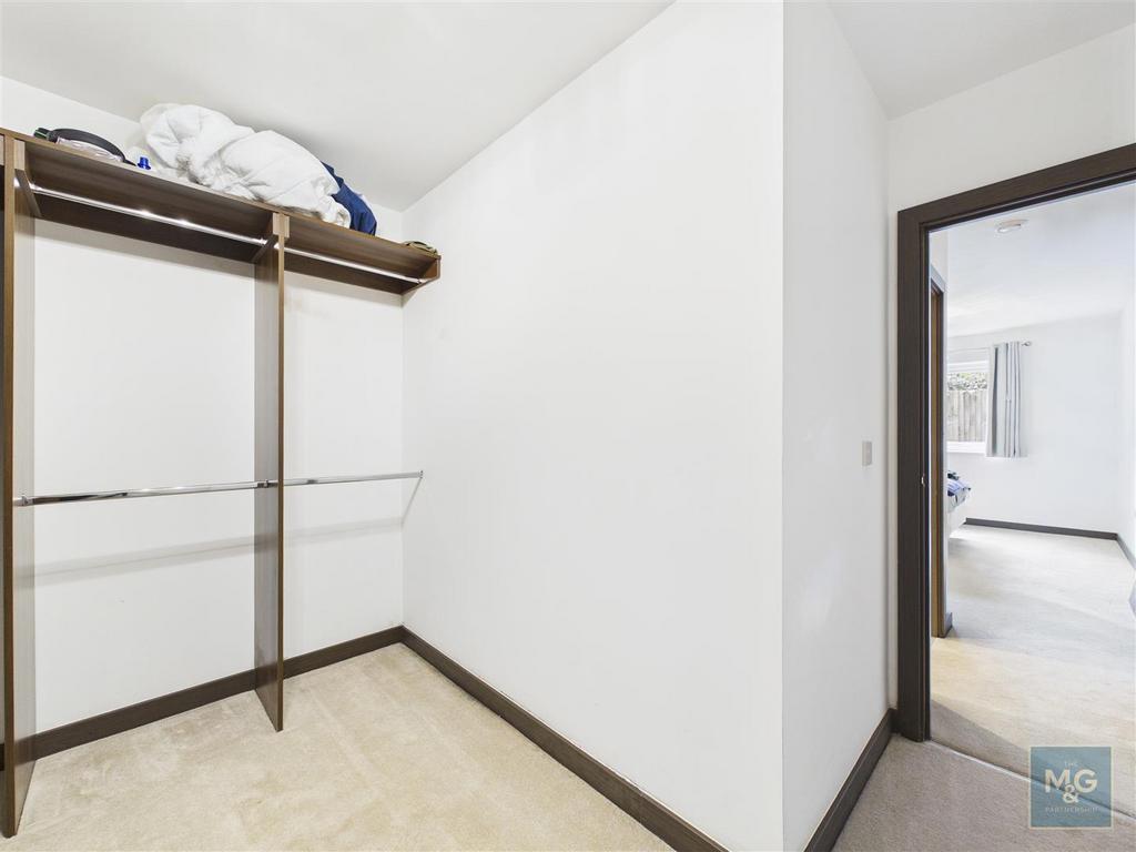 Walk-In Wardrobe / Office