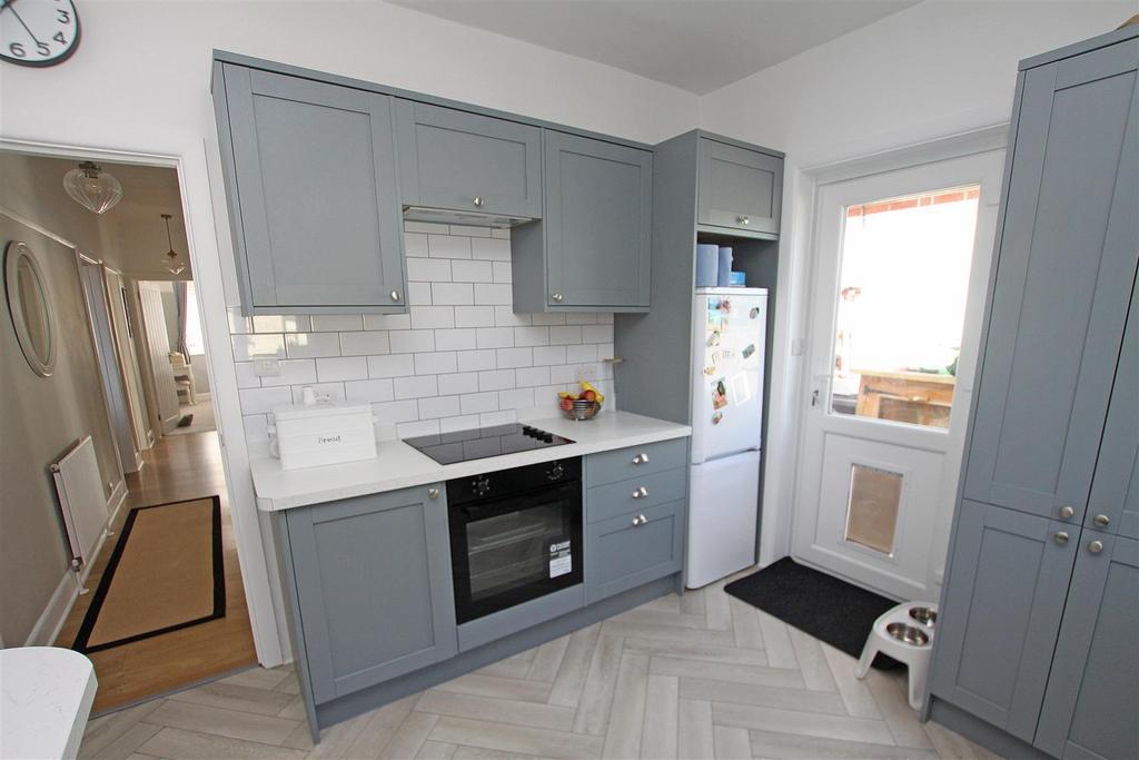 Kitchen c.jpg