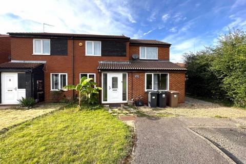 4 bedroom semi-detached house to rent, Linnet Close, Luton LU4