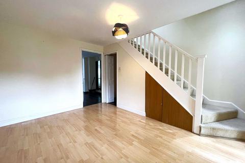 4 bedroom semi-detached house to rent, Linnet Close, Luton LU4