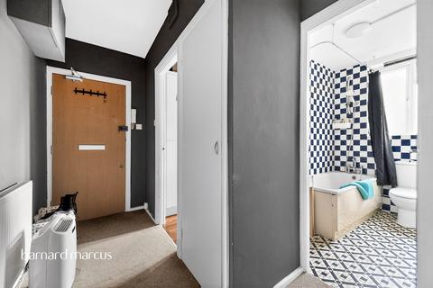 2 bedroom ground floor flat for sale, Cambalt Road, London